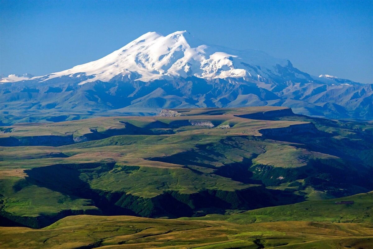 источник фото: https://www.culture.ru/institutes/12219/elbrus