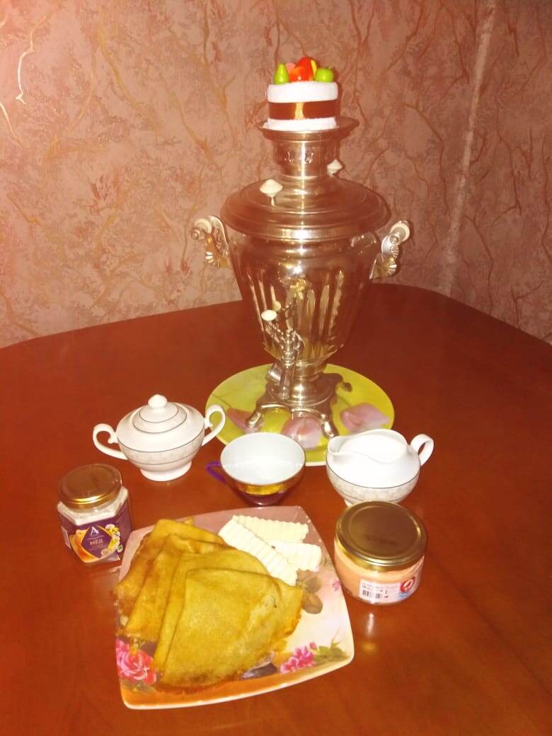 Мамины блины. Фото мамы автора.