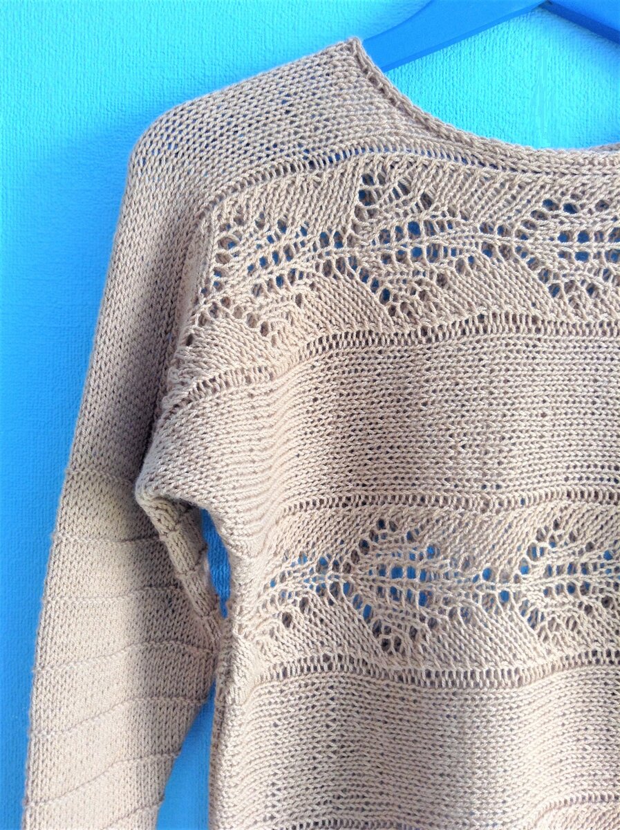 Цельновязаный пуловер поперечной резинкой
