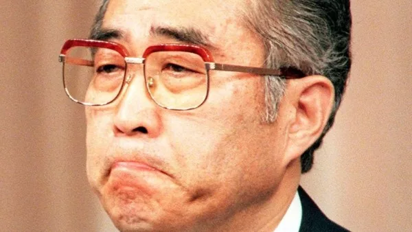  Кэйдзо Обути — японский премьер-министр, который занимал эту должность 20 месяцев, работая не меньше 12 часов в сутки. За это время у него было всего 3 выходных. В результате он погиб от инсульта в 2020-м году. Источник: Яндекс.Картинки