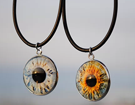  
 Кулон с фото радужки