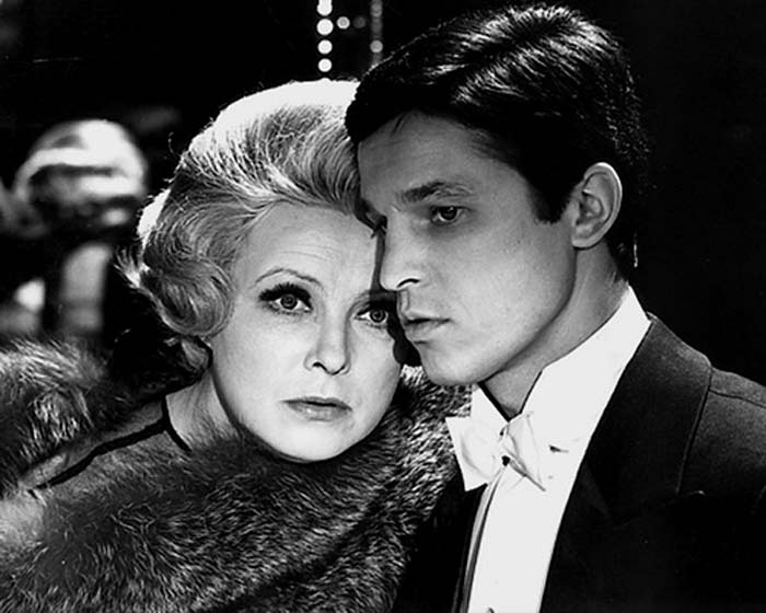 Ивар Калныньш и Вия Артмане в фильме «Театр»