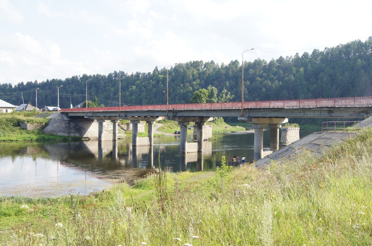 Мост через реку Ай в поселке Межевой. Современный вид. Фото автора.