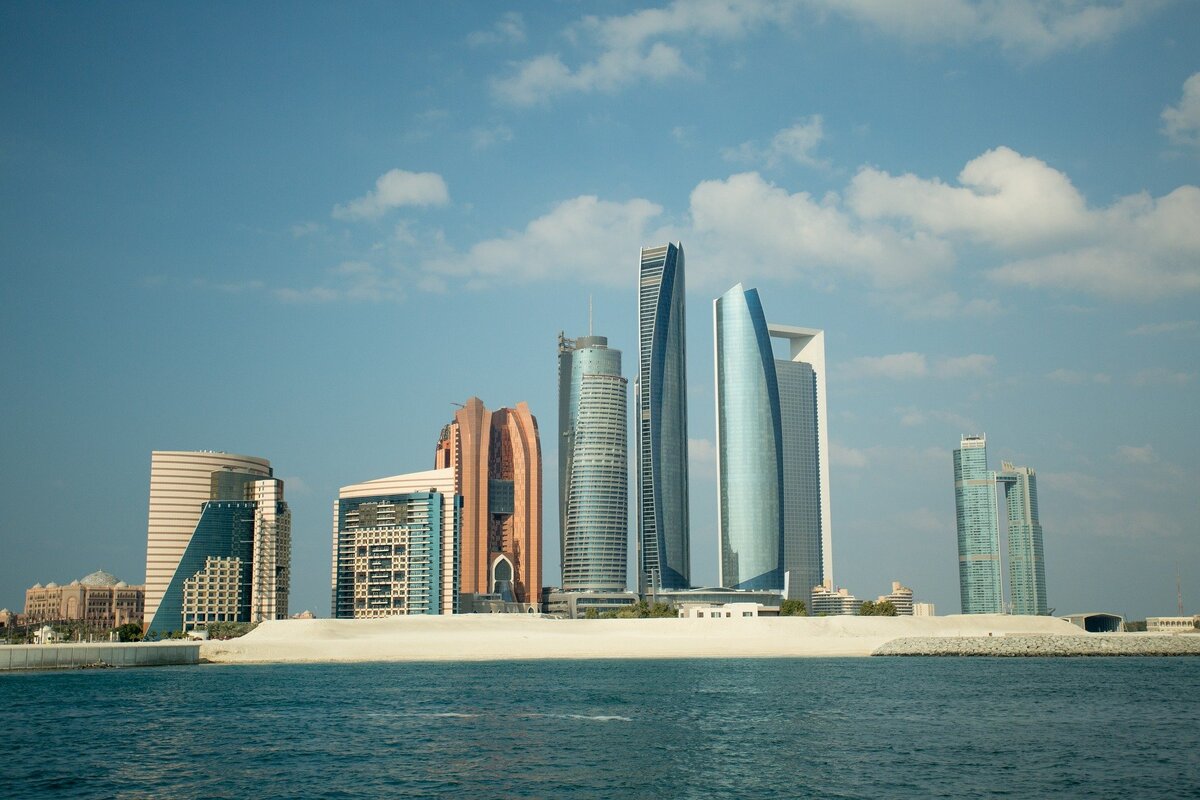 Источник: https://www.elkho-group.com/wp-content/uploads/2019/02/abu-dhabi.jpg