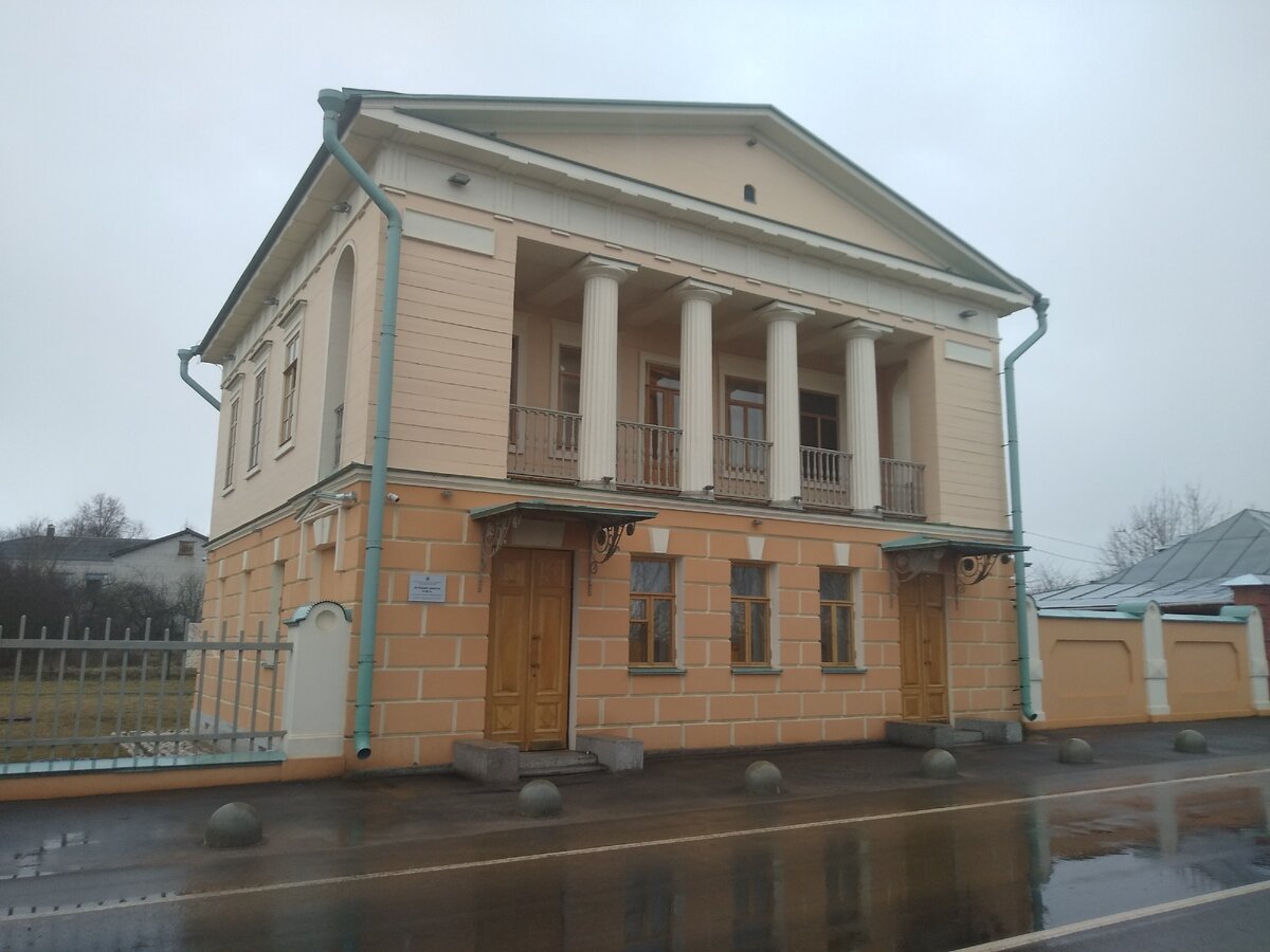 Путевой дворец сегодня.