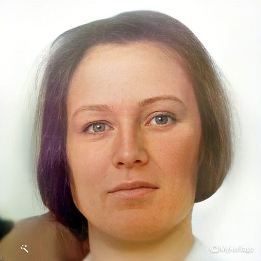 Листаем. Фото бабушки отредактировано на сайте MyHeritage