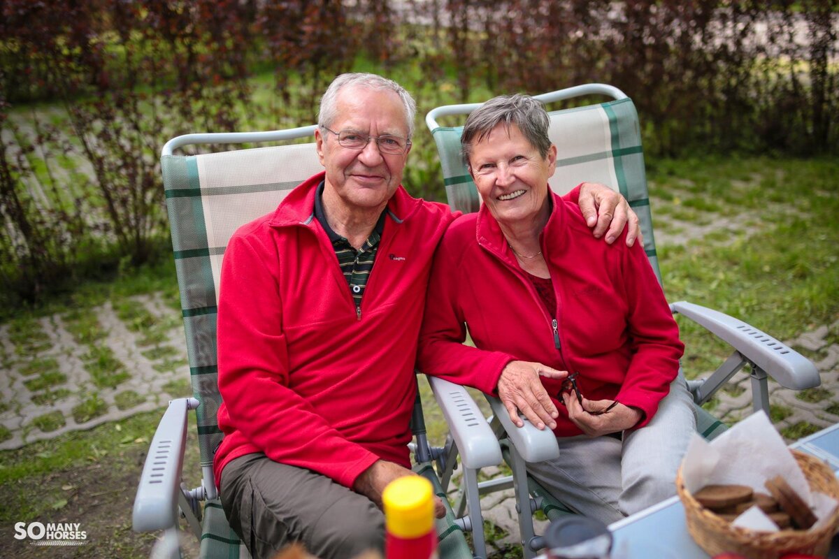 Источник: https://somanyhorses.ru/wp-content/images/blogi/puteshestvia/2017/08/ved-russkie-pensionery-tozhe-puteshestvujut-istorija-72-letnej-semejnoj-pary-iz-germanii/5c6bd2c3b6b9a_1.jpg