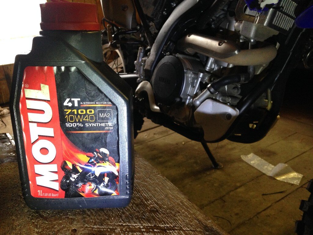Знакомая всем упаковка масла Motul 7100