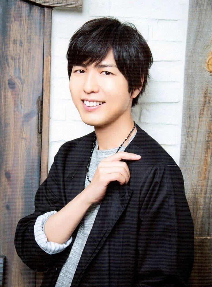 Камия Хироси пошла в Аони Джуку и решила заняться озвучкой. С тех пор он был связан с Aoni Production с момента своего дебюта в 1994 году по настоящее время. 
Камия Хироси ведет несколько радиопрограмм, одной из старейших и наиболее распространенных программ, которую он ведет вместе с коллегой Сейюу Оно Дайсуке, является "Камия Хироси Оно Дайсуке но Дорогая девочка: Истории" (神谷浩史-小大大輔のдевушка ～ Истории～) с апреля 2007 года. Программа, которую они проводили вместе, получила "Награду за лучшую индивидуальность" на 9-й ежегодной премии Seiyuu Awards в 2015 году.