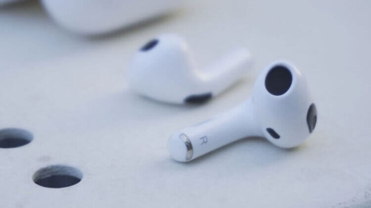 Стоит ли покупать AirPods 3? Думаю, нет