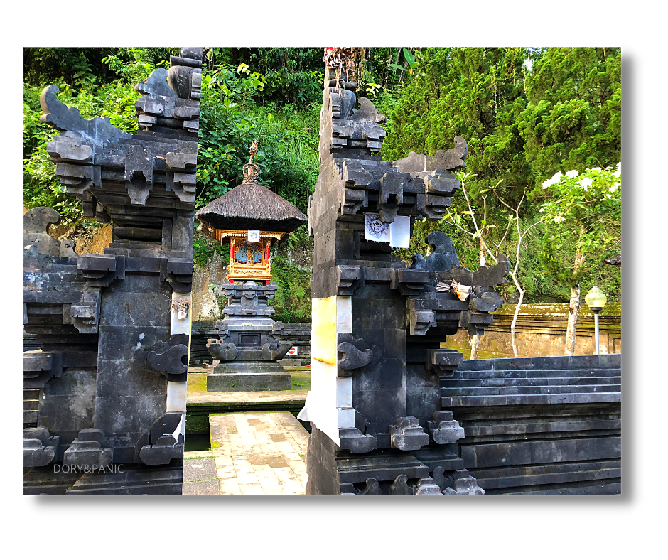 Святилище около пещеры. Личные фотофайлы. Instagram dory_paniс