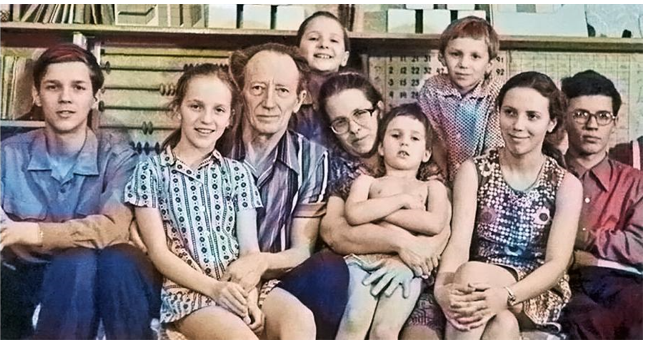 Борис и Лена Никитины с детьми. фото: общественное достояние. 