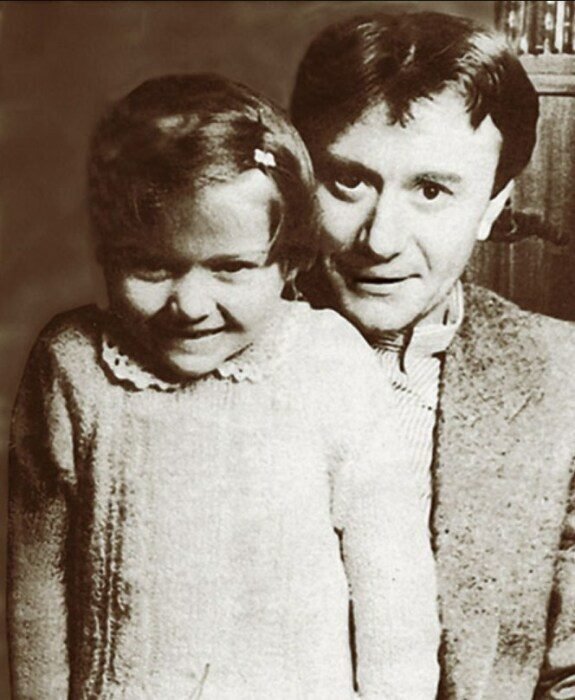 Дочь Андрея Миронова показала уникальное фото его отца: «Умер накануне дня рождения сына»