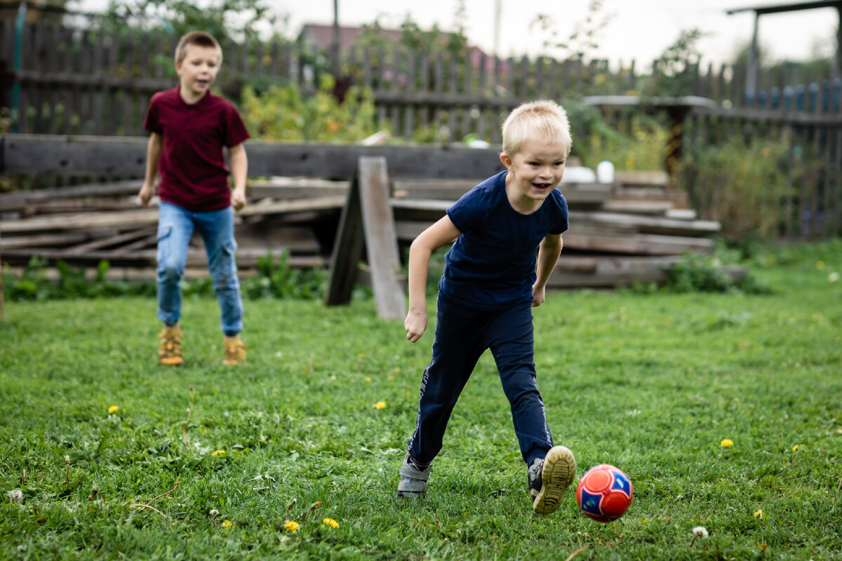 Мальчику срочно нужна операция на сосудах мозга