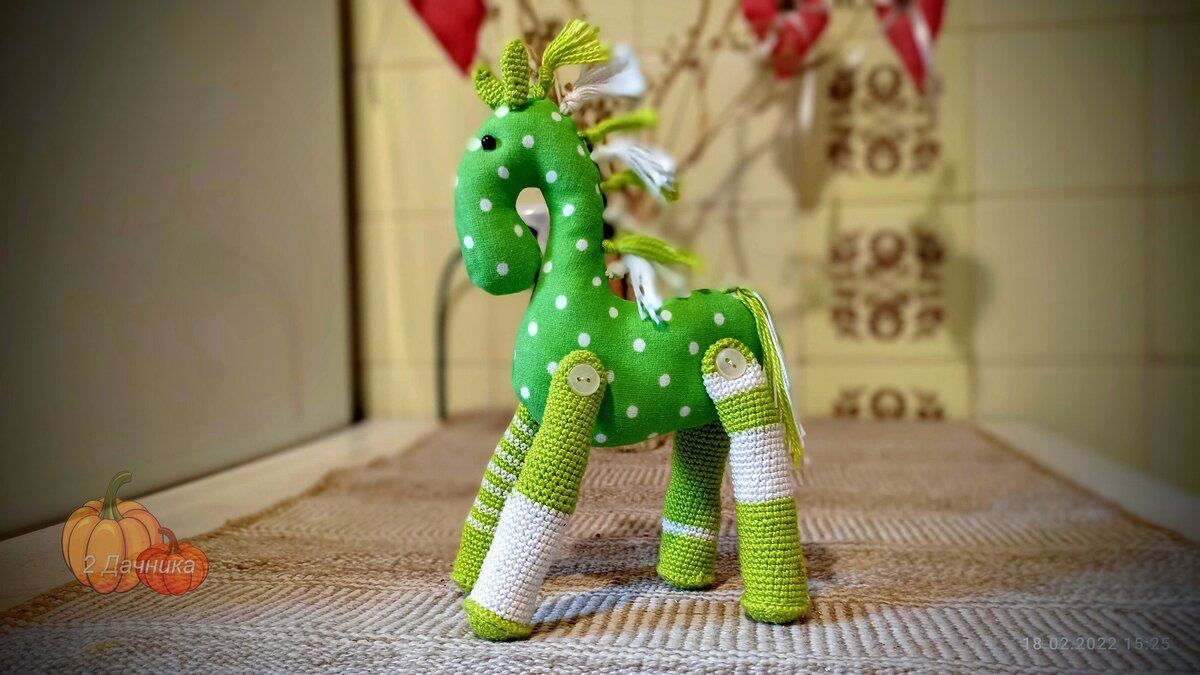 «Я люблю свою лошадку, причешу ей шерстку гладко...» Работа невестки, мой подарок.   (Листайте ➡ )