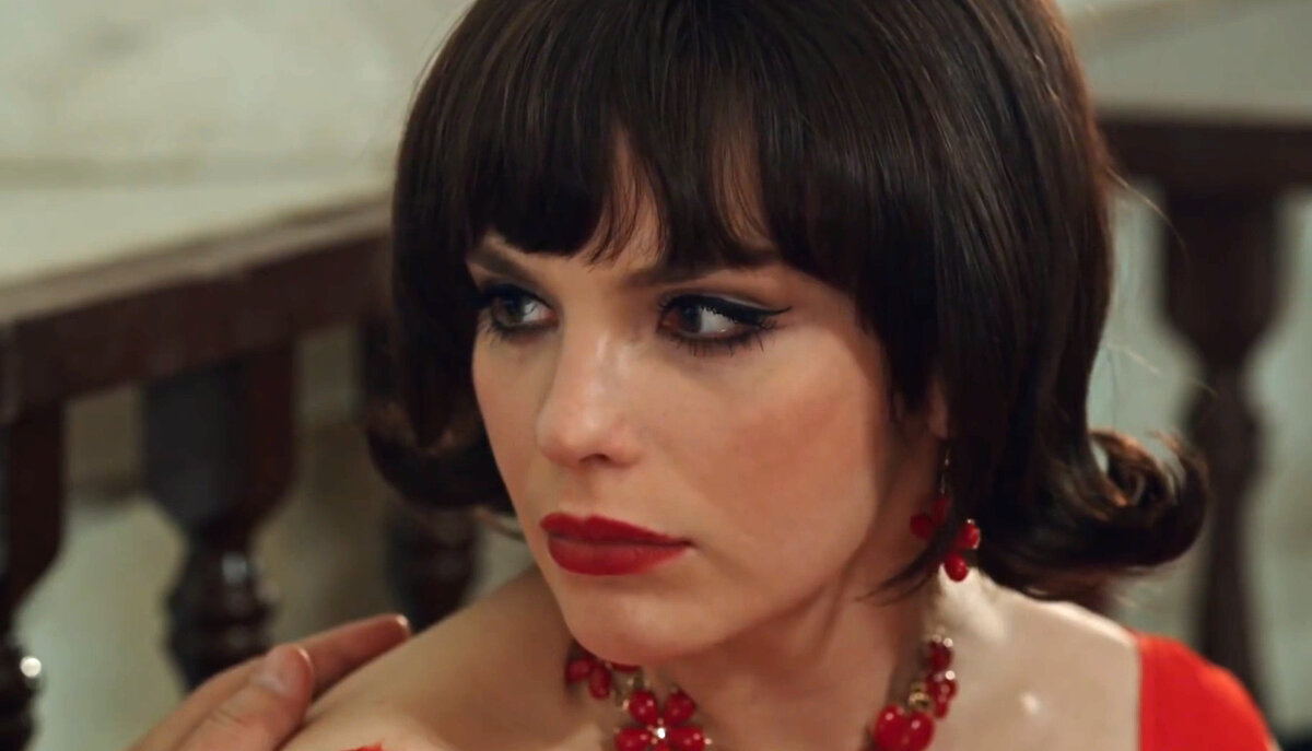 Кадр из кинофильма "Красная королева", 2015 г., режиссер Алена Семенова, сценаристы Елена Бойко, Мария Бек, композитор Алексей Айги (скриншот) 