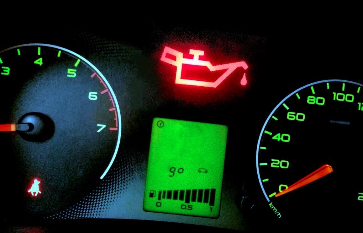 Горит лампочка давления масла