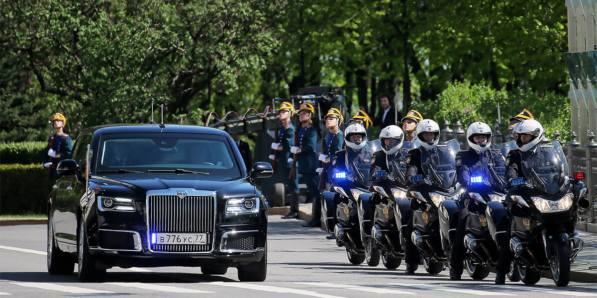 Инаугурация 2018 года. Президентский лимузин Аурус и мотобат ФСО. Картинка взята из открытых источников для целей иллюстрации.