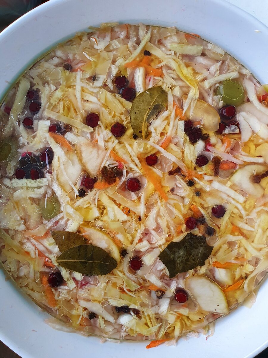 Квашеная капуста с можжевеловой ягодой
