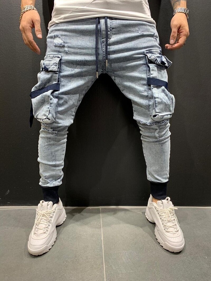 1) Это джинсовые джоггеры, но совсем уже никуда не идёт. Эти джоггеры давно ушедшие из моды. Едем дальше.