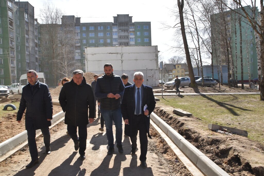 В Твери Глава города ознакомился с ходом работ по благоустройству в Заволжском районе