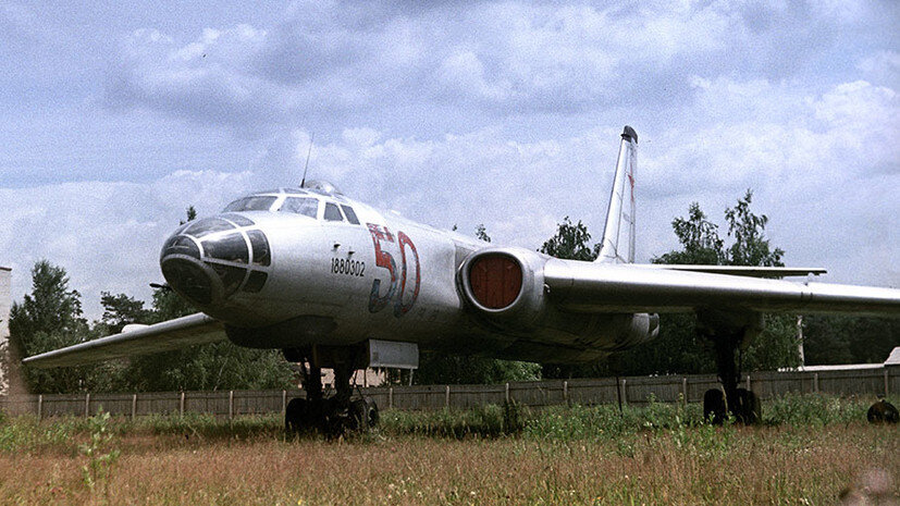 А также ту 16. Ту16. Ту 16. Ту-85 бомбардировщик Монино. Самолет с ядерным оружием.