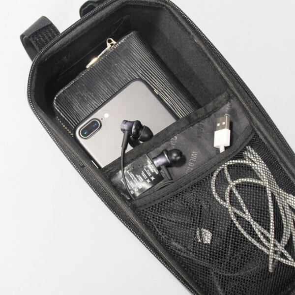 Сетка-разделитель не даст гаджетам друг друга поцарапать, когда вы едете по нервной дороге.