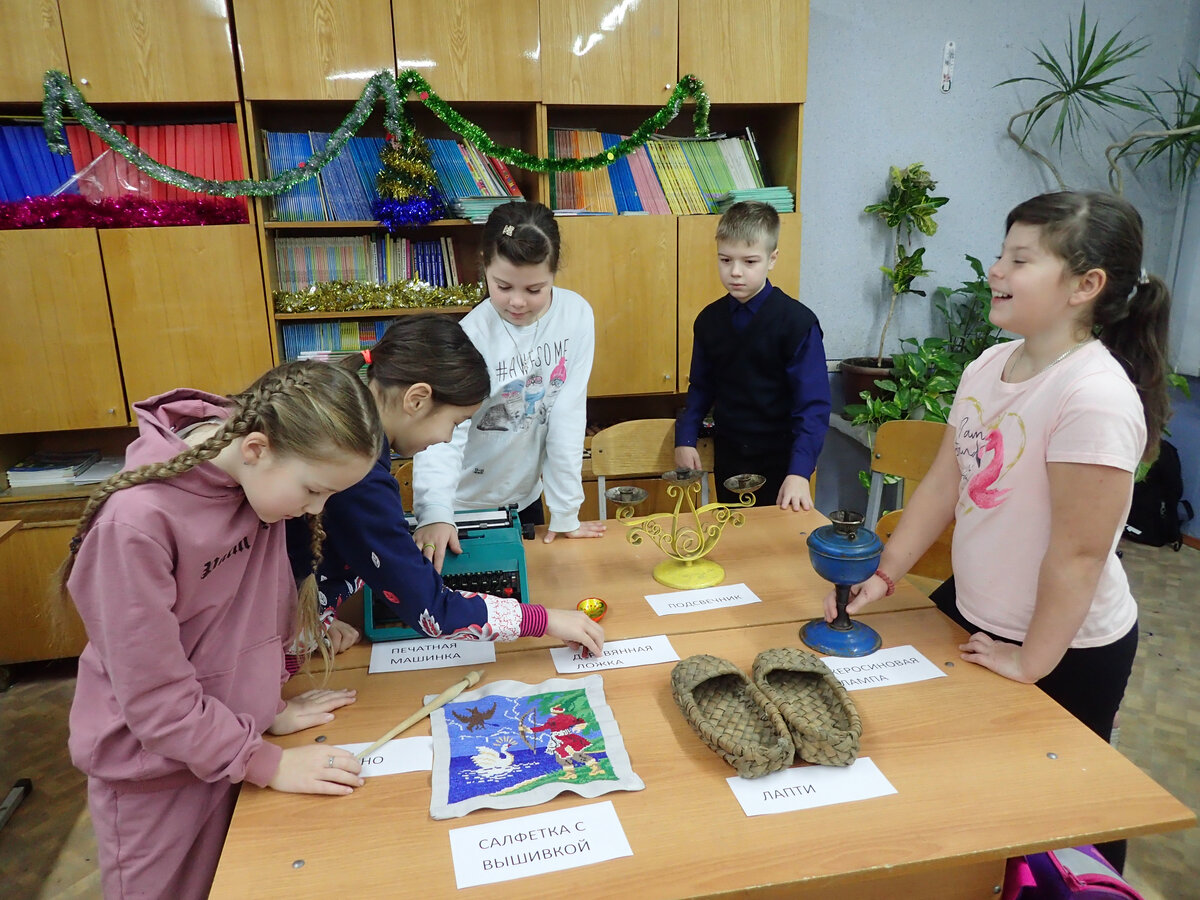 Участники олимпиады готовятся провести экскурсию для подшефных первоклассников