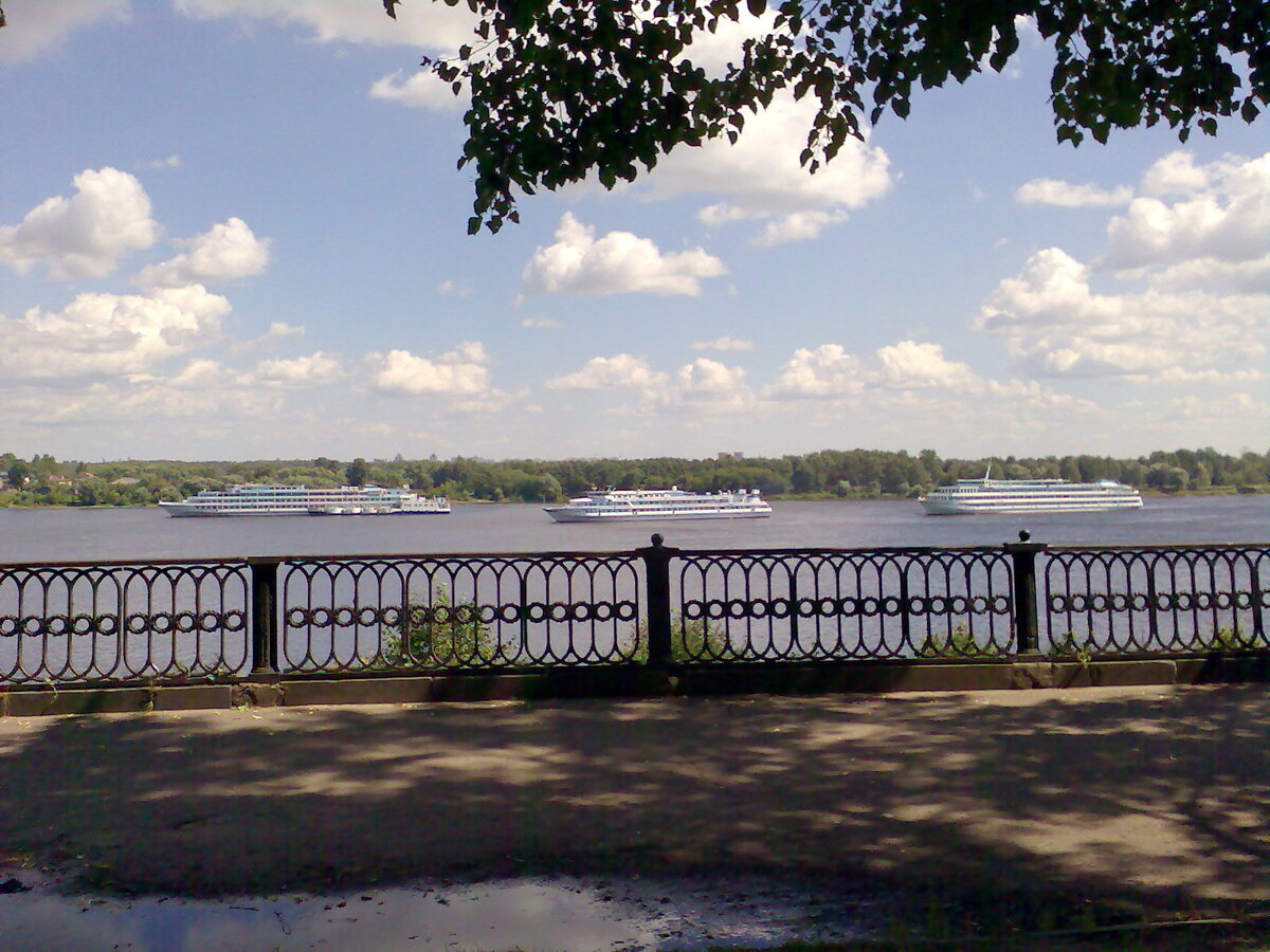 Волжская набережная в Ярославле