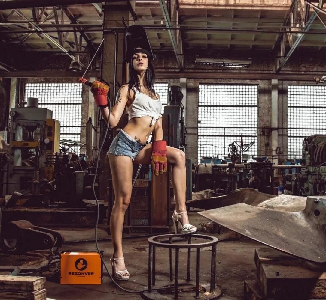 красивые сварщицы, девушки сварщицы. 