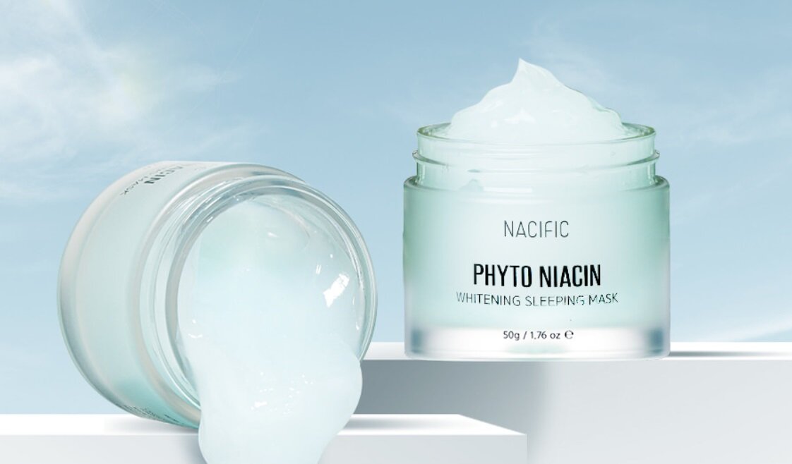 На фото: Осветляющая и увлажняющая ночная маска Phyto Niacin Whitening Sleeping Mask от Nacific