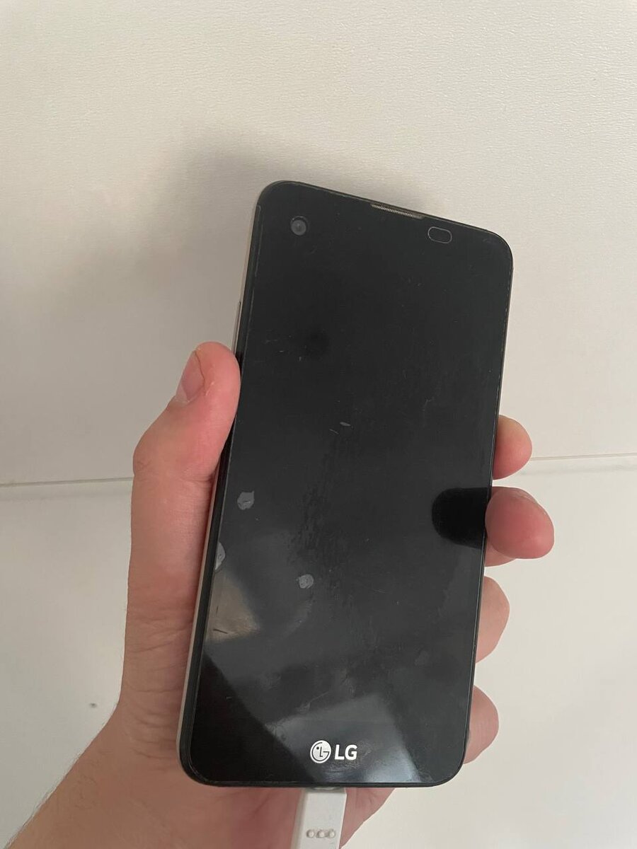 Старый LG, дисплей подсвечивается, но не функционирует 