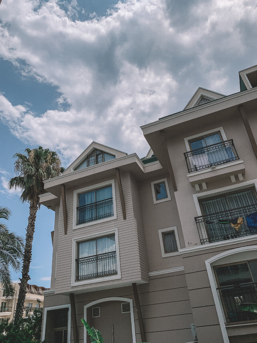 Вид из окна в отеле в Турции