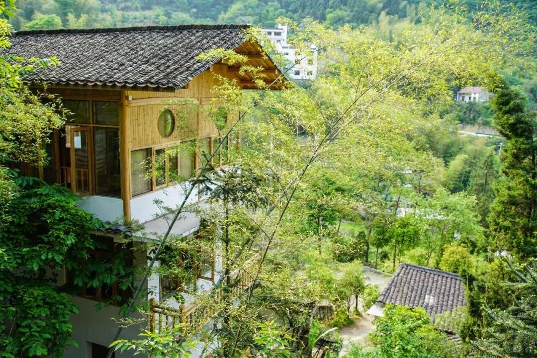 Вид на монастырь И Иня