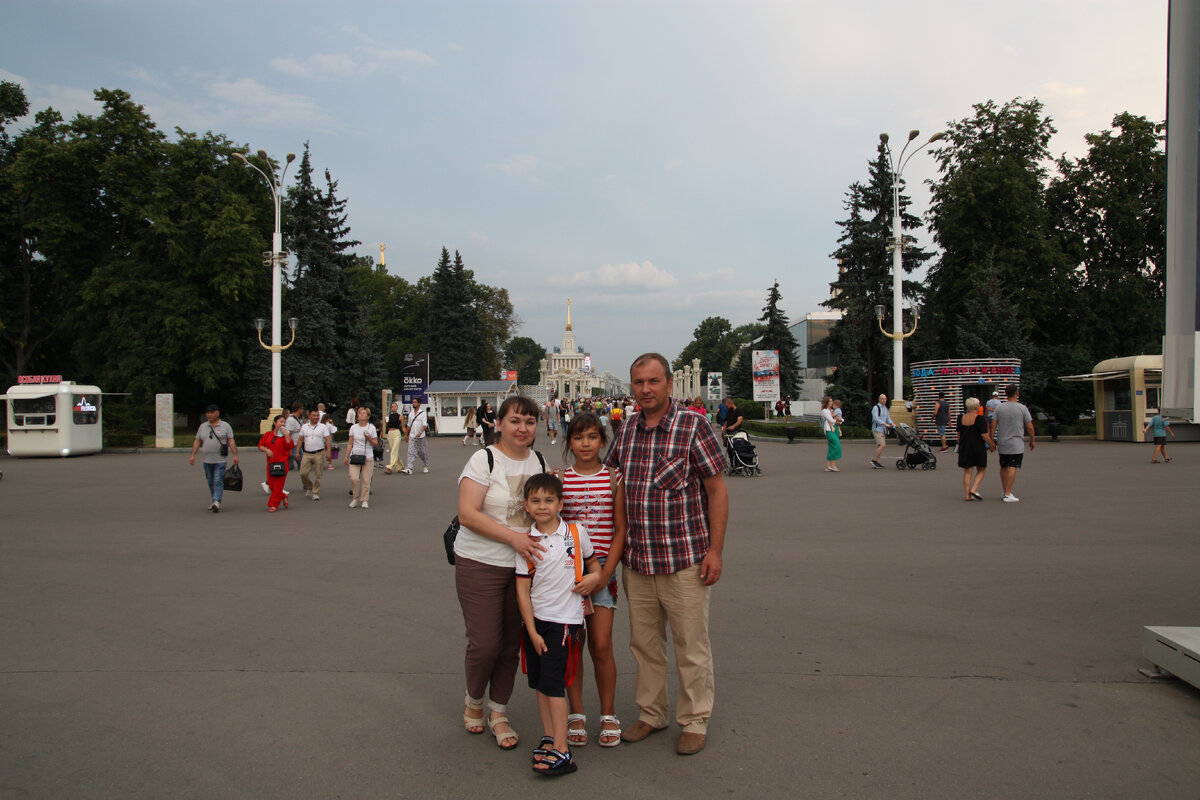 Семья не представляла себе размеры ВДНХ.