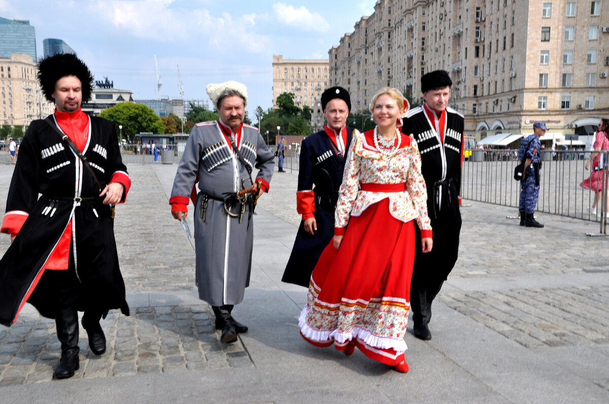 Фото народные москва. Народы Москвы. Нации России. Фестиваль культуры народов России. Братских народов Союз вековой.