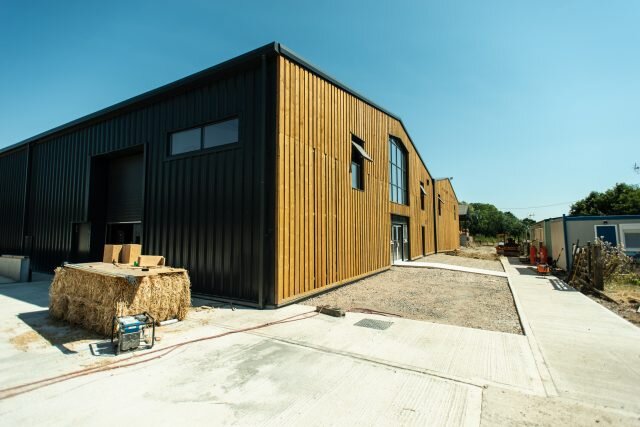 Выглядит новый ферментационный цех не очень нарядно, но внутри, наверняка, прекрасен. www.thedrinksbusiness.com