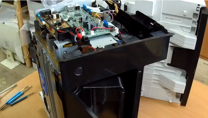 Фото 22. Снимаем боковую крышку