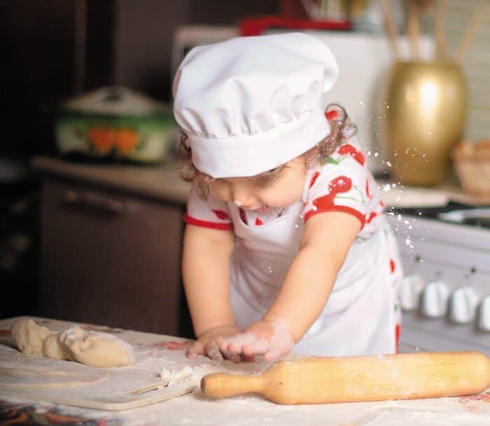 Дошкольники охотно помогают по хозяйству, и надо поддержать их в этом стремлении