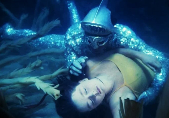 Кадры из фильма "Человек-амфибия" 