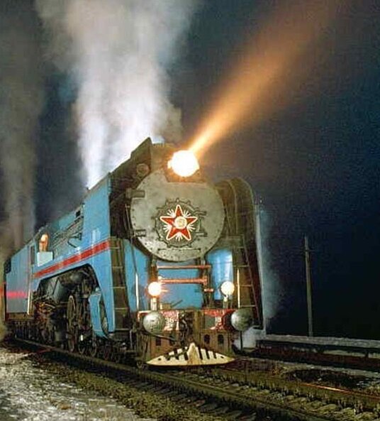 Прожекторы локомотивов. Прожектор тепловоза. Прожектор от тепловоза. Pm36 паровоз. Как называется прожектор у Локомотива.