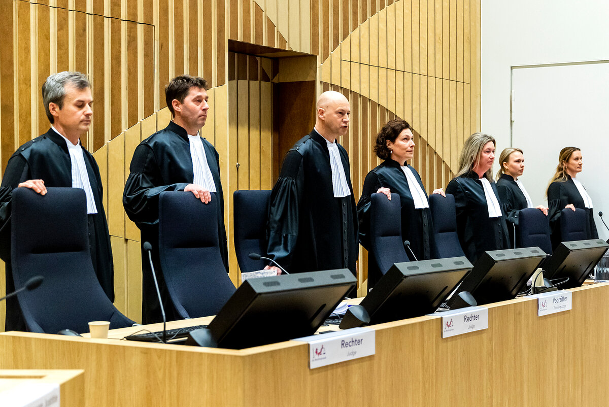 Дела суда оон. Гаага суд. MH 17 суд. Международный суд Гаага Нидерланды. Судья в Гааге.