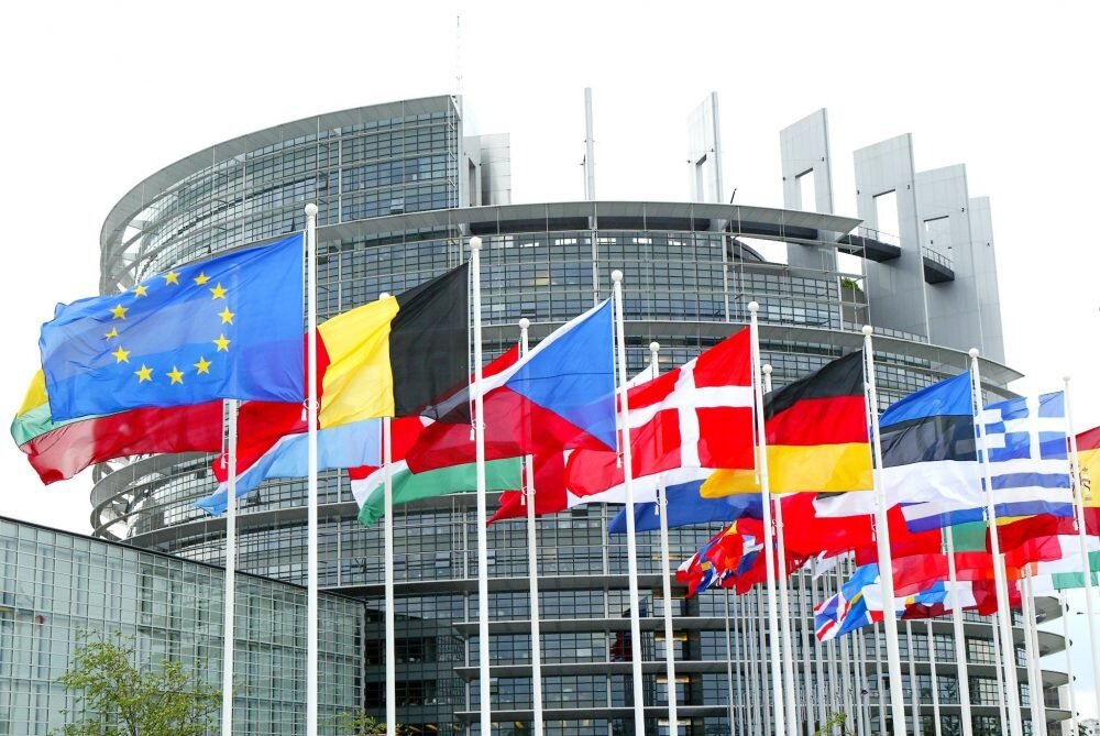 Европарламент принял резолюцию о признании России "государством-спонсором терроризма" // На месте наших парламентариев я бы тоже чего-нибудь принял в отношении Европарламента. 