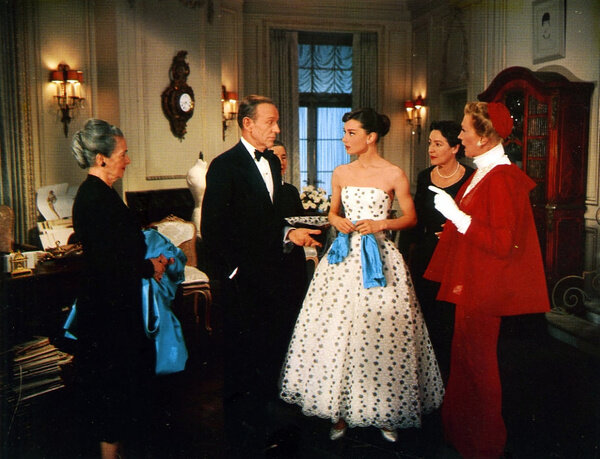 Кадр из фильма © "Забавная мордашка", режиссёр Стэнли Донен, сценарист Леонард Герш / kinopoisk.ru