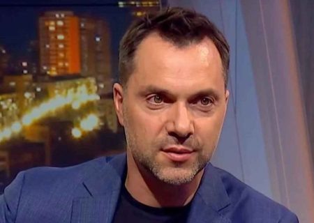    Арестович: украинская государственность покрывалась ржавчиной и дырами