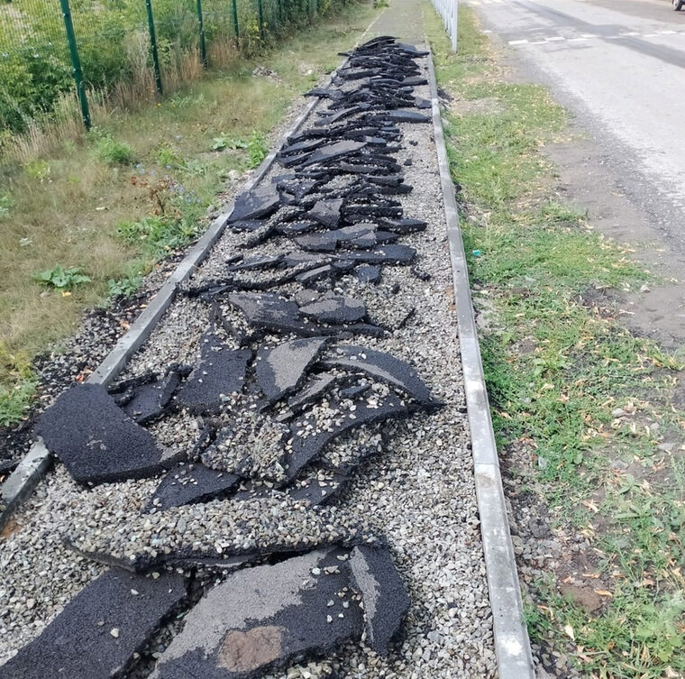    Власти Альменевского округа заставили подрядчика переделать тротуар