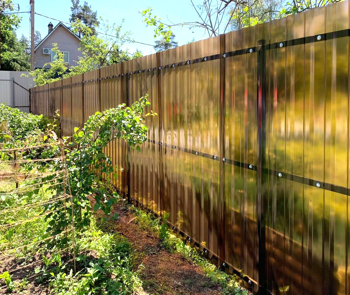 Чем забор из профилированного поликарбоната лучше остальных? | Завод ...