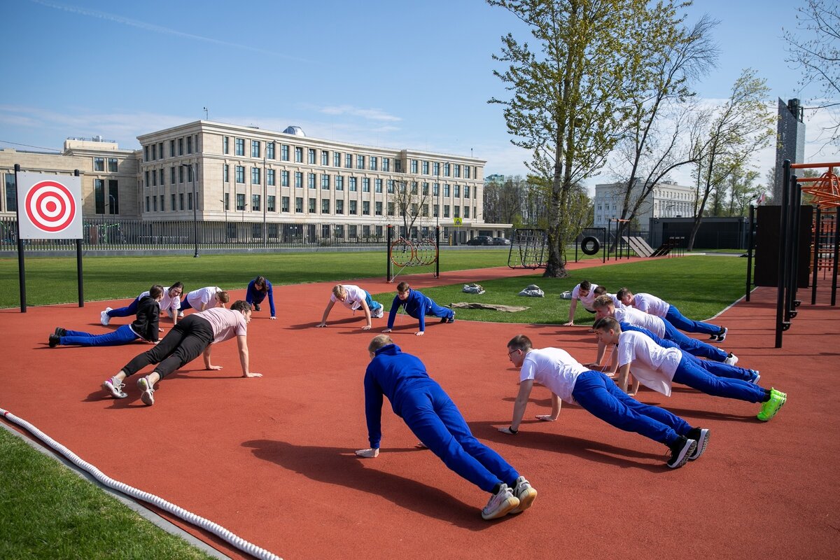 дети в тренажерном зале. школа физической подготовки москва. школа физической подготовки москва. секция офп. зал офп.