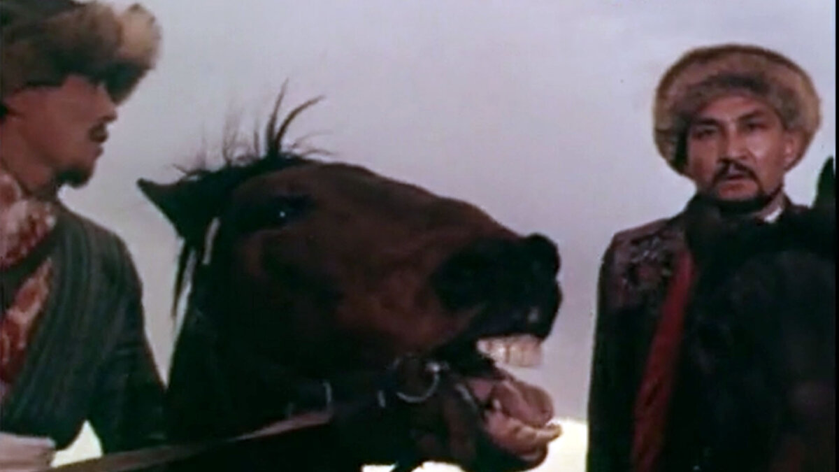 Кадр из фильма "Долг". А вот и сам хан.