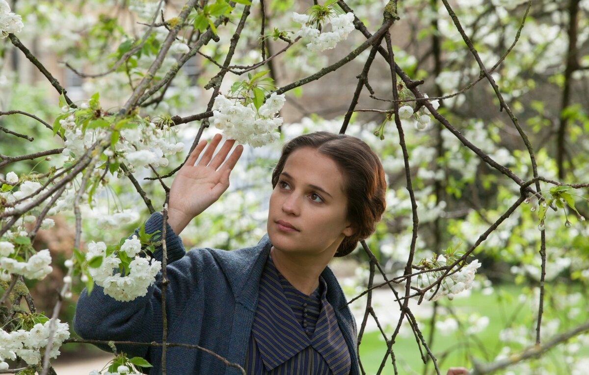 Алисия Викандер в роли Веры Бриттейн